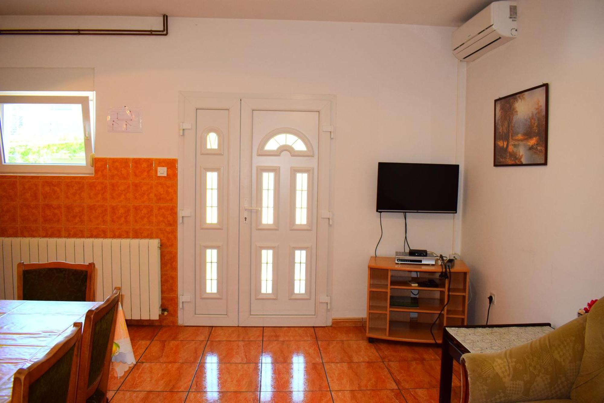 Apartments Milica Малинска Стая снимка