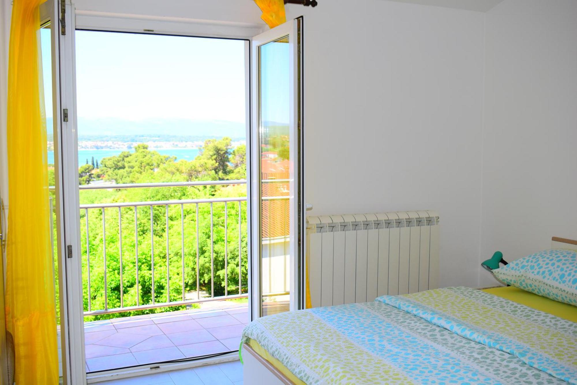Apartments Milica Малинска Стая снимка