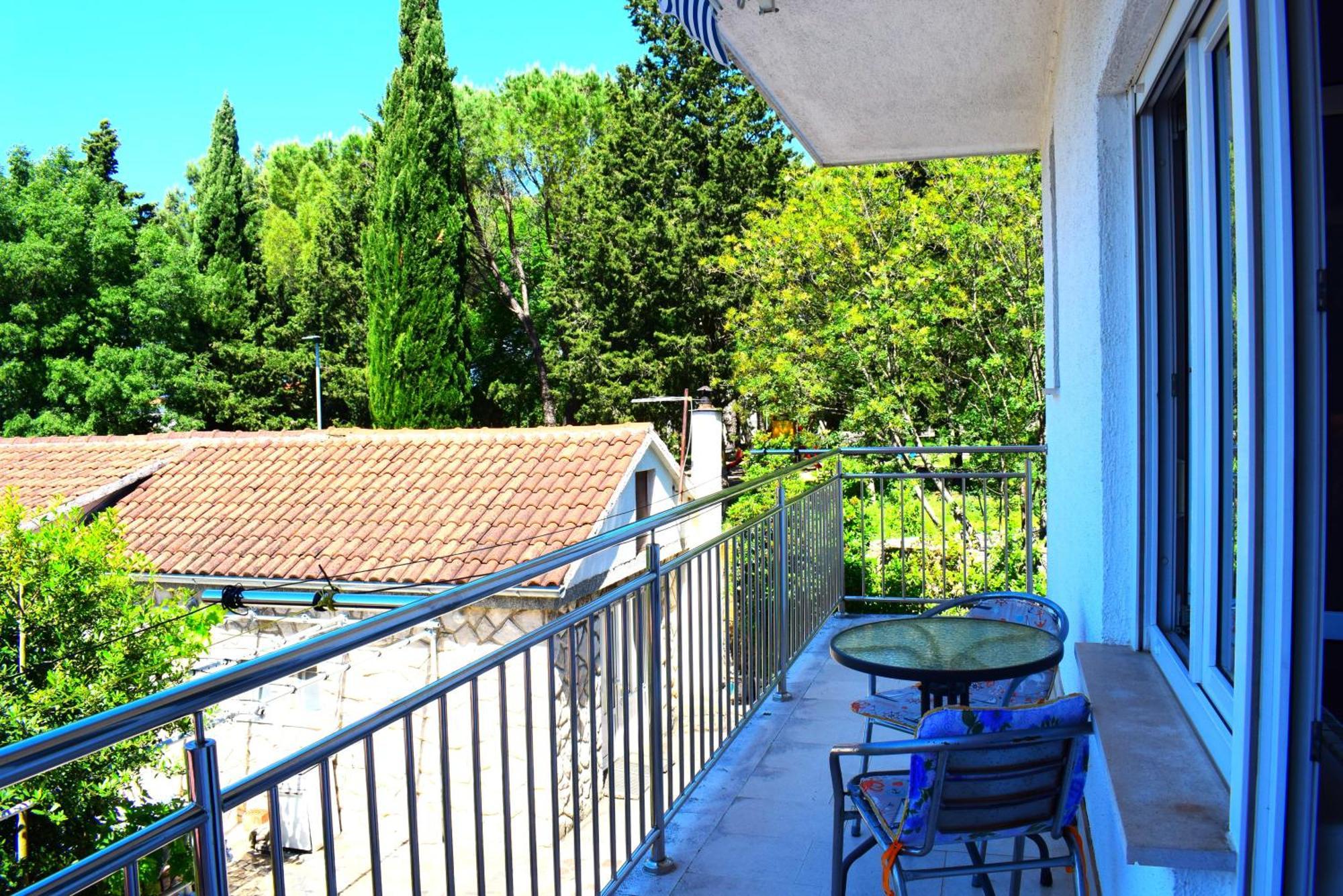 Apartments Milica Малинска Стая снимка