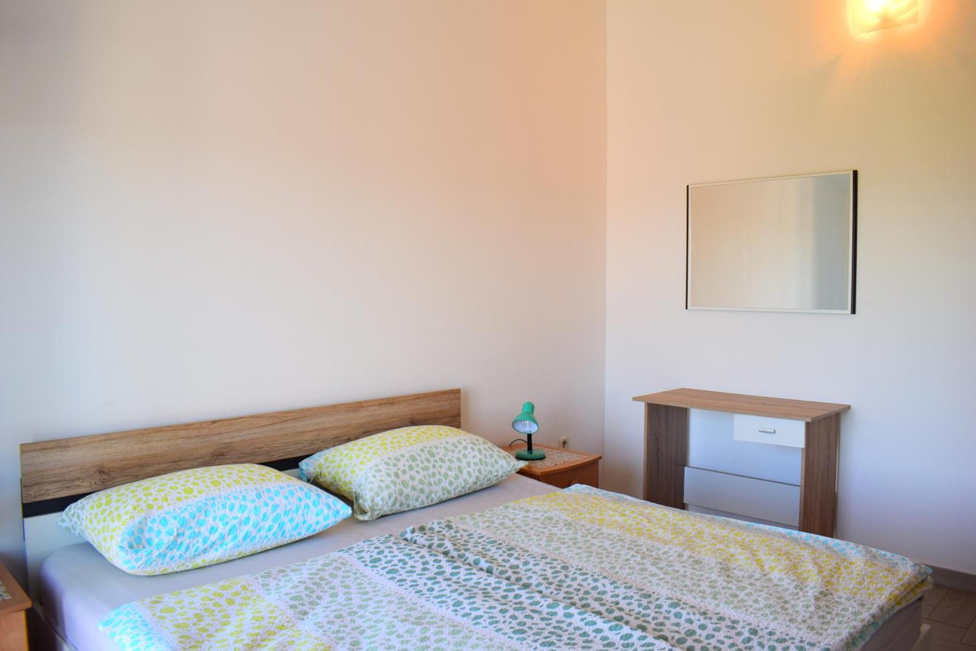 Apartments Milica Малинска Стая снимка